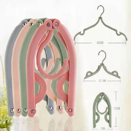 {M'SIA STOCK} 1pcs Folding Hanger Portable Travel Plastic Hanger Non-slip Wardrobe Clothes折叠塑料防滑衣架Travel Penyangkut Baju {M'SIA STOCK} 1pcs Folding Hanger Portable Travel Plastic Hanger Non-slip Wardrobe Clothes折叠塑料防滑衣架Travel Penyangkut Baju