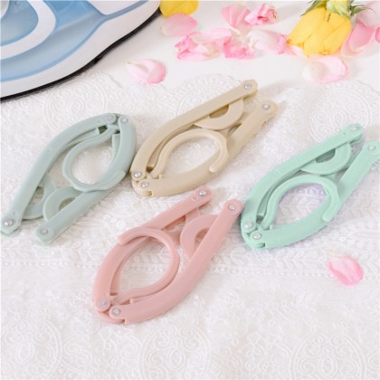 {M'SIA STOCK} 1pcs Folding Hanger Portable Travel Plastic Hanger Non-slip Wardrobe Clothes折叠塑料防滑衣架Travel Penyangkut Baju {M'SIA STOCK} 1pcs Folding Hanger Portable Travel Plastic Hanger Non-slip Wardrobe Clothes折叠塑料防滑衣架Travel Penyangkut Baju